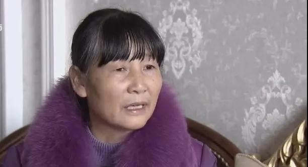 蜗牛研究僧|60岁老汉和37岁女子同居，不料妻子却上门滋事，两女抢一夫图什么？