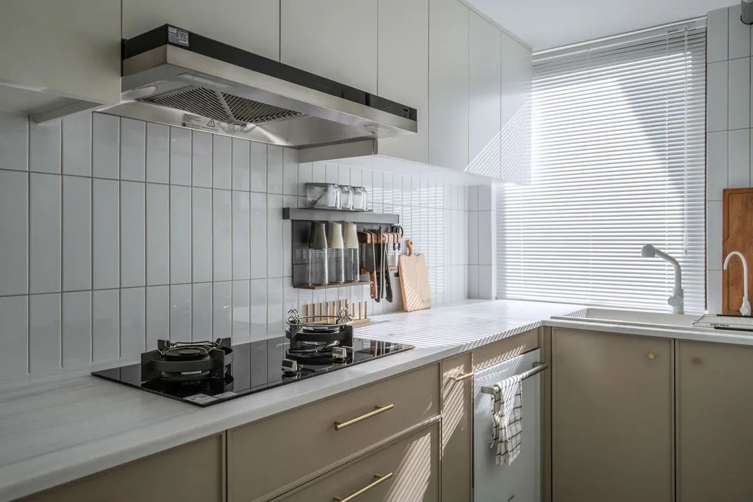 73㎡简约风小户型,餐厅设计在阳台,太有情调了!爱了爱了