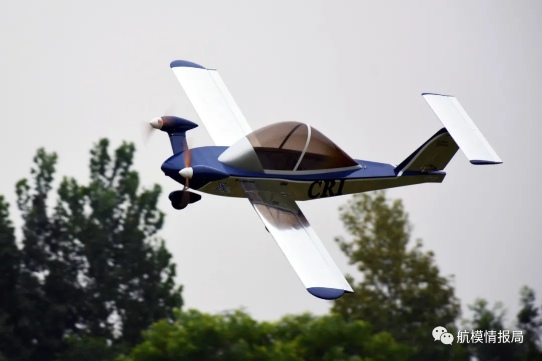 动力学 航模测评   酷似宇宙飞船，福莱特出品的蟋蟀双发像真机开箱和飞行