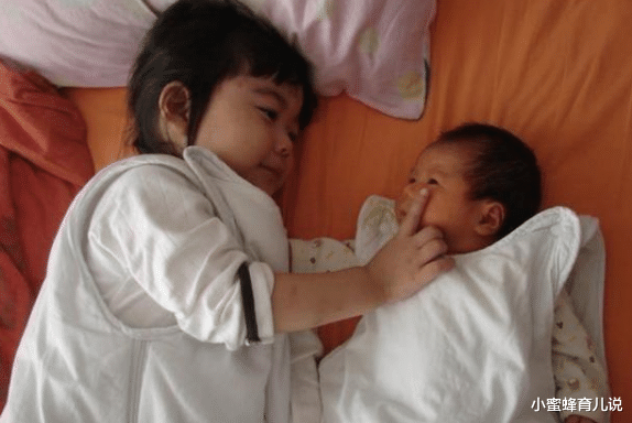 陈小春|有种“失望”叫陈小春二胎，不是妹妹就算了，颜值与哥哥差太多