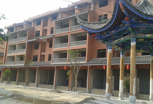 贵州 贵州可惜的人造景区，投资32亿建设，风景不输镇远，今却破产倒闭