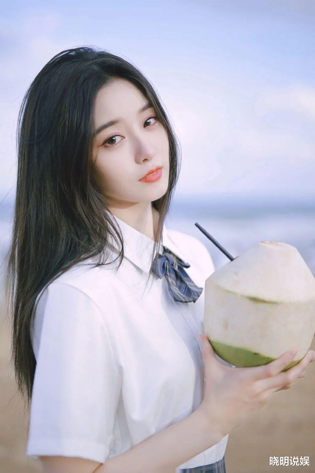|徐艺洋海边浪漫甜美学院风完美呈现，满满的少女仪式感活力十足唯美画面太可爱
