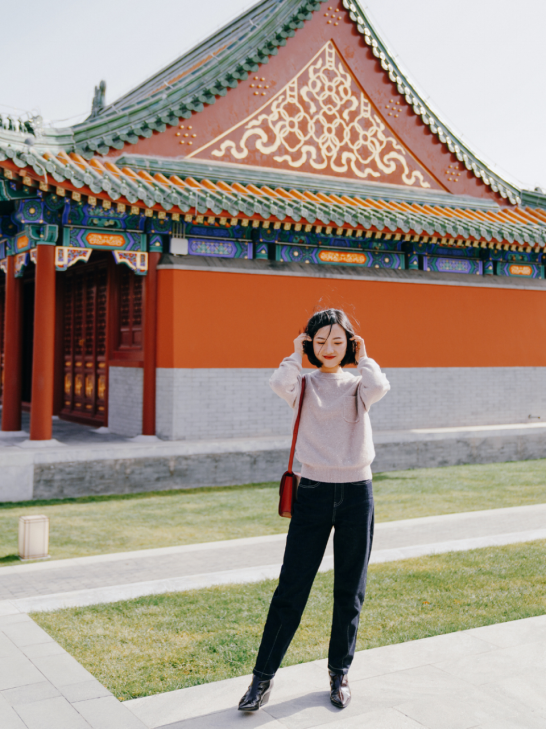 军人|30岁女人也可以穿出个性,拒绝沉闷普通,这样穿简约又干练