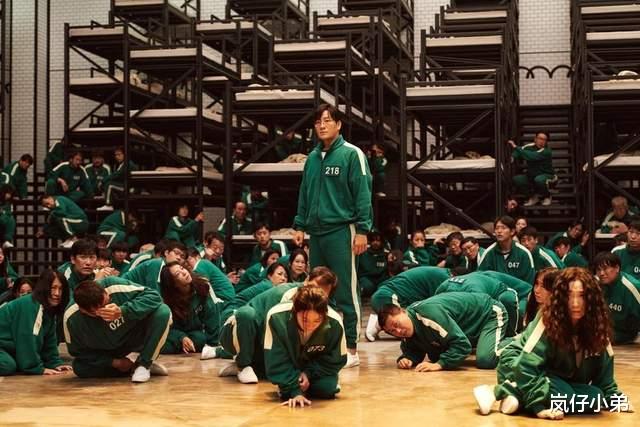 马思纯|韩国再出骚操作，直指吴京的服装抄袭《鱿鱼游戏》，遭网友群嘲！