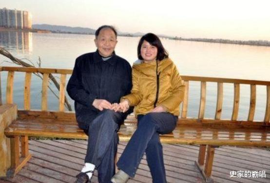 史家的霸唱 38岁美女教师，倒追65岁清洁老汉：“除了你，其他人都是将就”