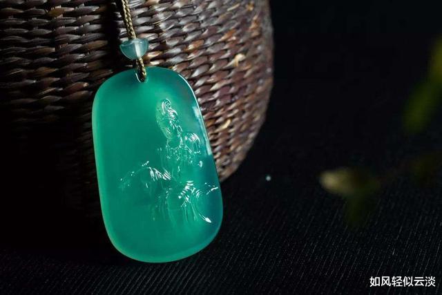 杨超越 年过五十，不要在朋友圈“显摆”这些，很掉价