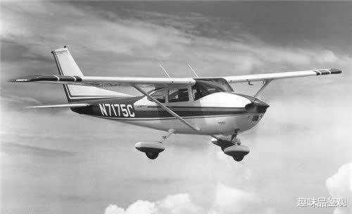 驾驶 飞行员驾驶飞机取一批小龙虾，中途被UFO抓走，至今未找到残骸