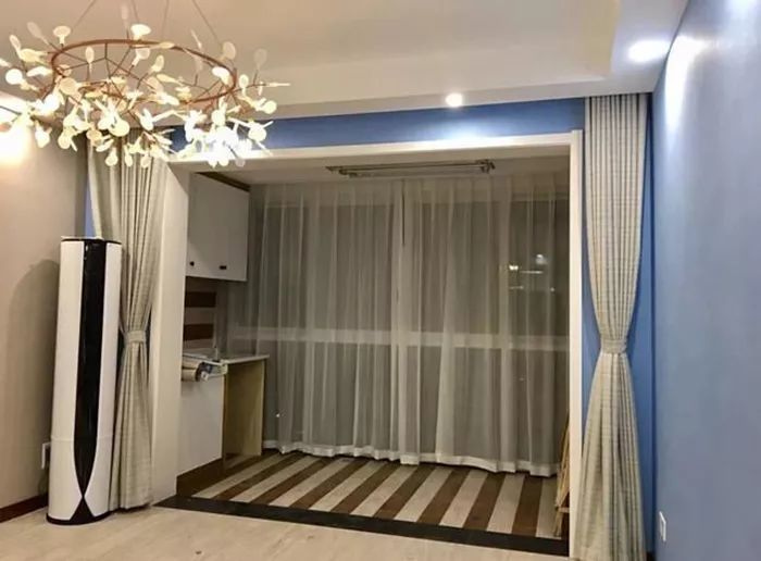 客厅与阳台之间要不要装推拉门？这样可以美到客厅里去！