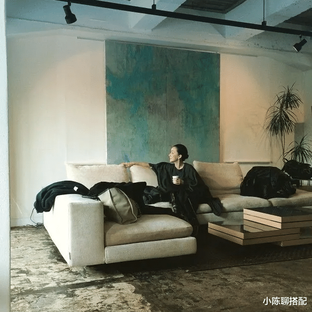 小陈聊搭配|50+女性别再乱穿了！学日本主妇的“禅意穿搭”，优雅又韵味十足