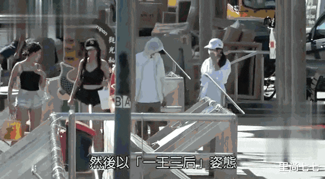 里尚七七|周星驰约会照曝光!17岁女友穿露脐装身材火辣,长相清纯撞脸林允