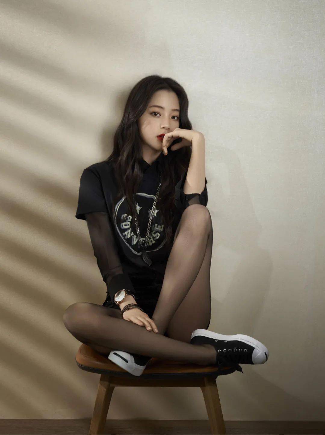 Mia美妆心得|有小肚腩的女生,别只会穿宽松衣服,学时髦精这样穿,百搭又显瘦