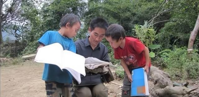 娱乐追酱呀 还记得13年前带疯母千里求学的贵州孝子吗？他改变了太多人的命运