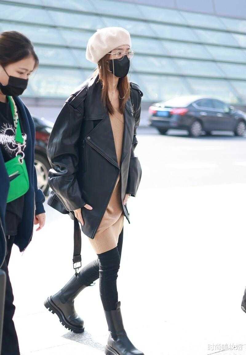 林俊杰|秦岚身材好真任性，穿“男友皮衣”配小脚裤走机场，又飒又美