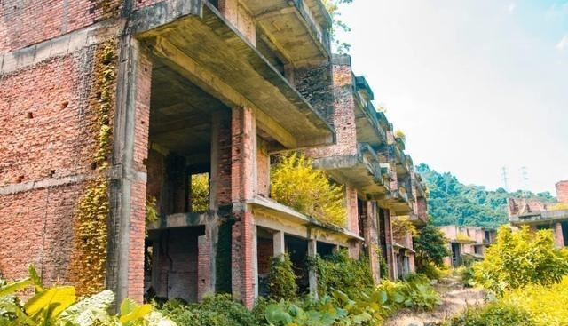 别墅|深圳废弃24年的“别墅群”，即将拆除，原地修建学校