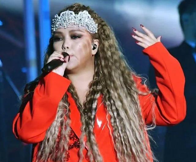 张惠妹|47岁的张惠妹瘦成“闪电”，减重60斤成“V脸”，直言运动是关键