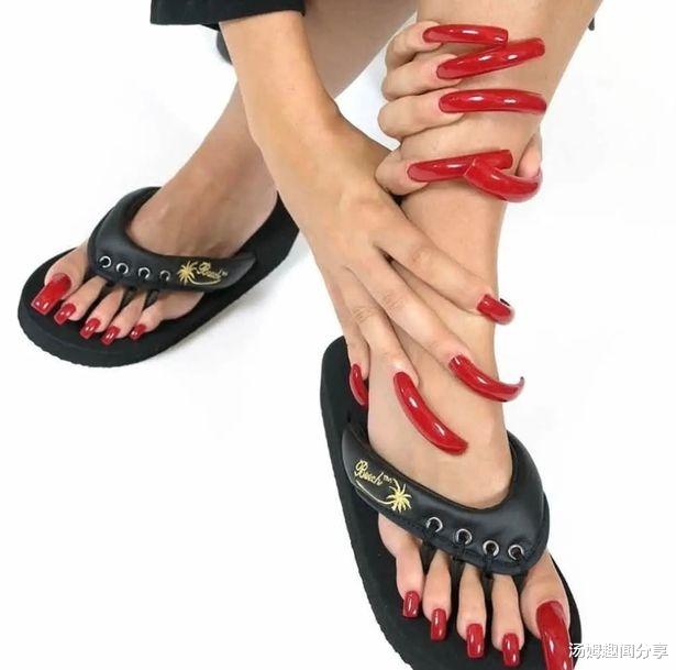 美甲|脚趾长美甲风靡海外，社交媒体晒成果，不过这画风...
