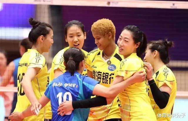 朱婷|女排青春三叉戟多厉害？新朱婷完胜两奥运mvp，1米96副攻拦网神勇