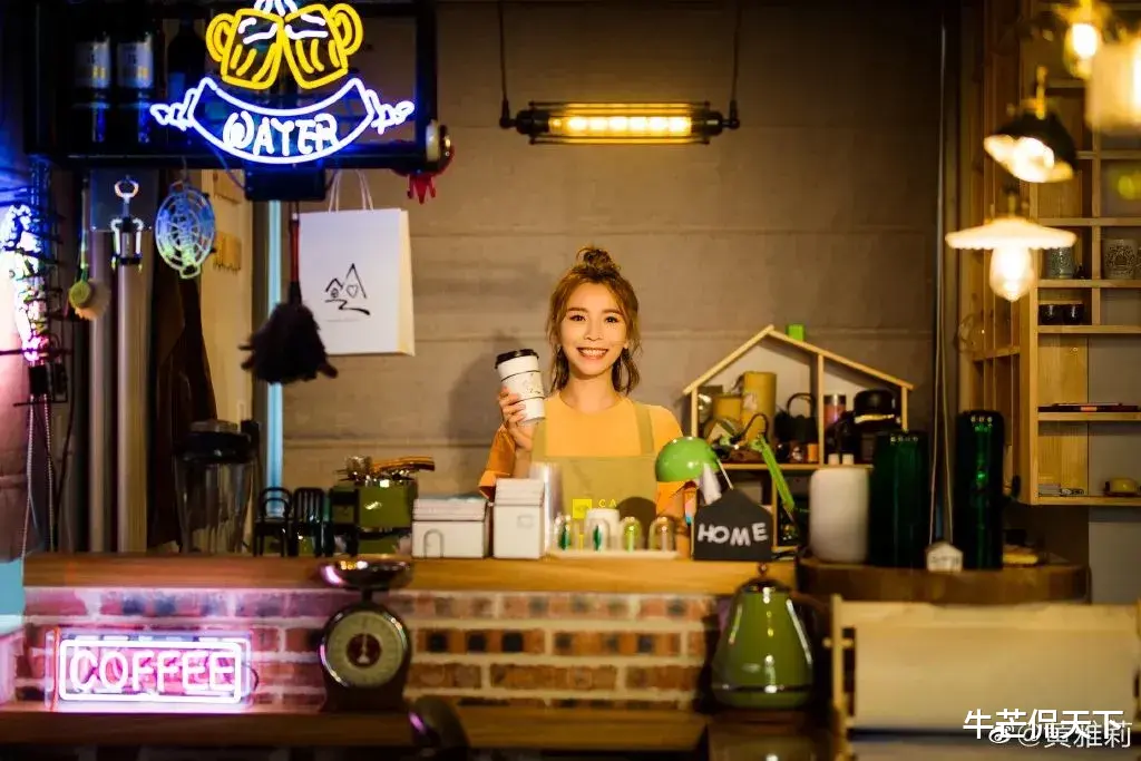 黄雅莉|16年前，那个昙花一现的「过气超女」，过上了九亿少女羡慕的生活！