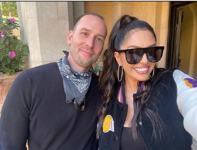 瓦妮莎|单身快2年,身材力压卡戴珊,39岁韵味十足,瓦妮莎已成香饽饽