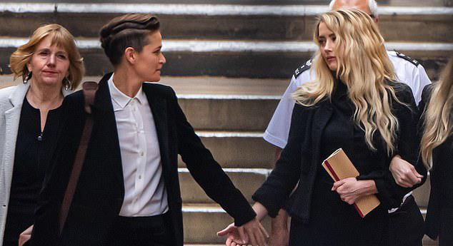 艾梅柏·希尔德|“海后”艾梅柏·希尔德与同性恋人分手 德普马斯克都是她前任