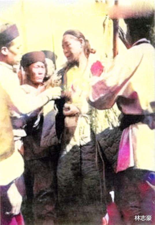 慈禧太后|清末老照片！辛酸的童养媳，被凌迟的女犯人，图9慈禧竟然会笑！