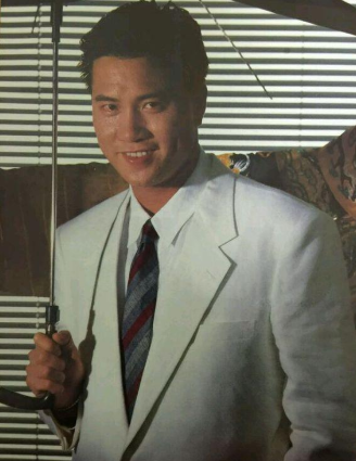 关晓彤|他一手捧红周星驰，63岁没钱治病，百亿身家的周星驰为何不帮他？