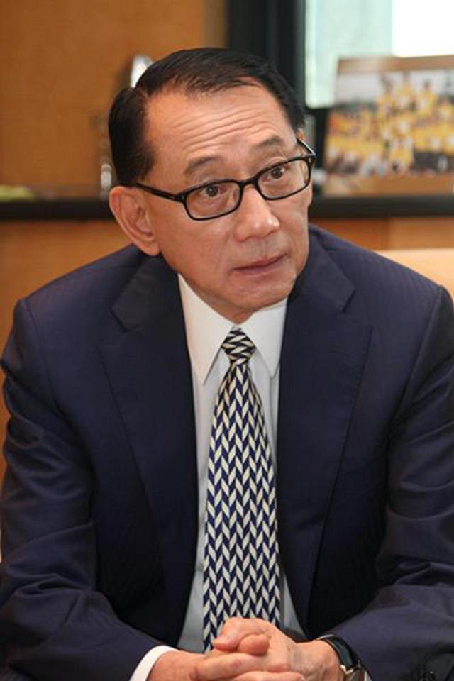 杨受成|英皇娱乐的老板杨受成，约旗下女艺人在酒店谈剧本