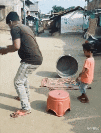 小叶娱记 被蜜蜂蛰了,奶奶说拔罐逼出毒血就好了”,但为啥却越长越大...