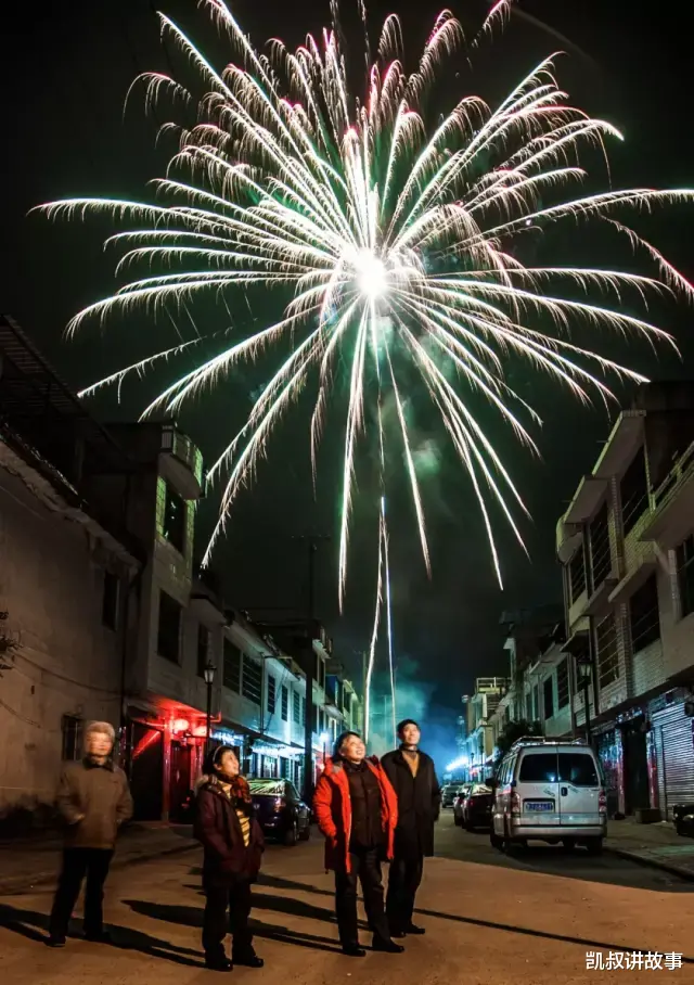 凯叔讲故事|95后男孩把农村奶奶拍成“国际超模”，央媒点赞：太硬核了！