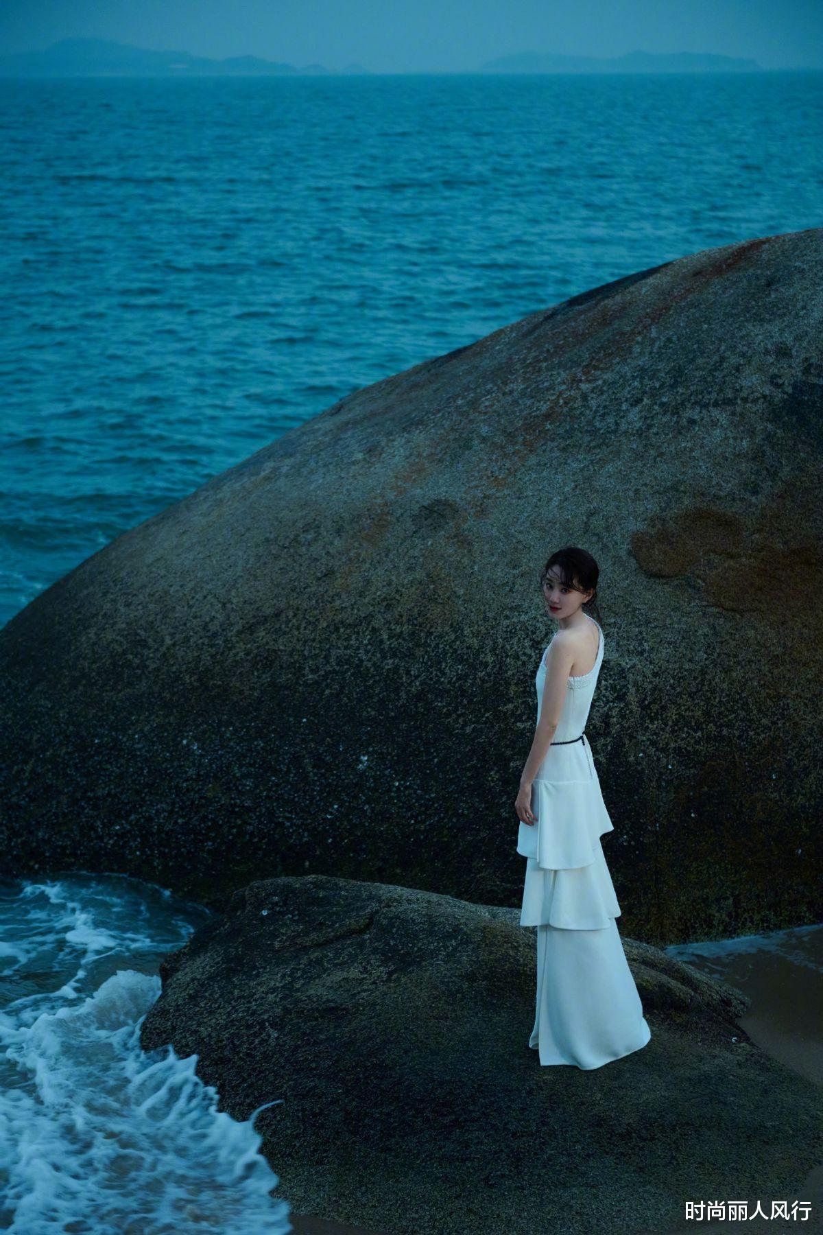 张小斐|张小斐今晚彻底逆袭！穿顶奢礼服变影后，连换三套造型美成主角