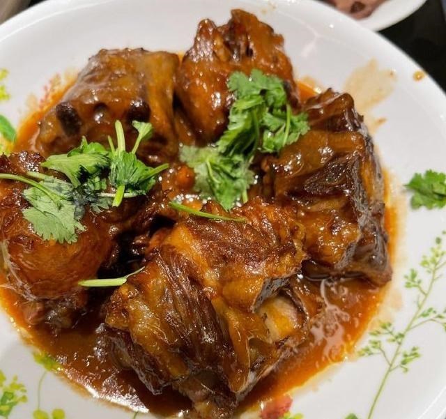 岳云鹏|岳云鹏分享中秋晚餐，引得5千粉丝吐槽，网友：没有饺子，差评！