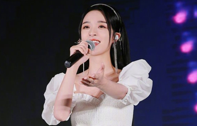 刘亦菲|湖南卫视女主持人大洗牌:五小花中两人已掉队,新人冯禧迅速上位