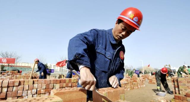 赵乃荣聊 农民工年薪有十几万？网上自曝收入的农民工说的属实吗？看完泪目