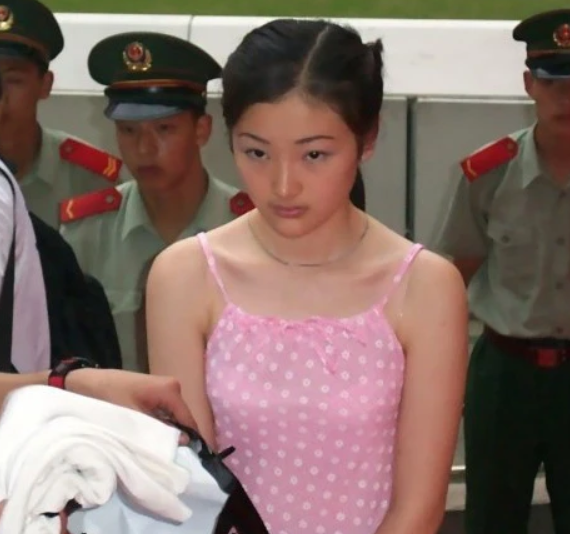 杨博 陶静：洗头小妹成美女刑犯，年仅20岁被枪决，临死前只有一个要求