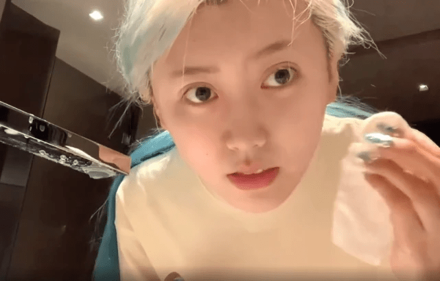 明星素颜|网红赵喵喵再晒纯素颜照,虽然很美毫无瑕疵,但和浓妆艳抹时完全像两个人