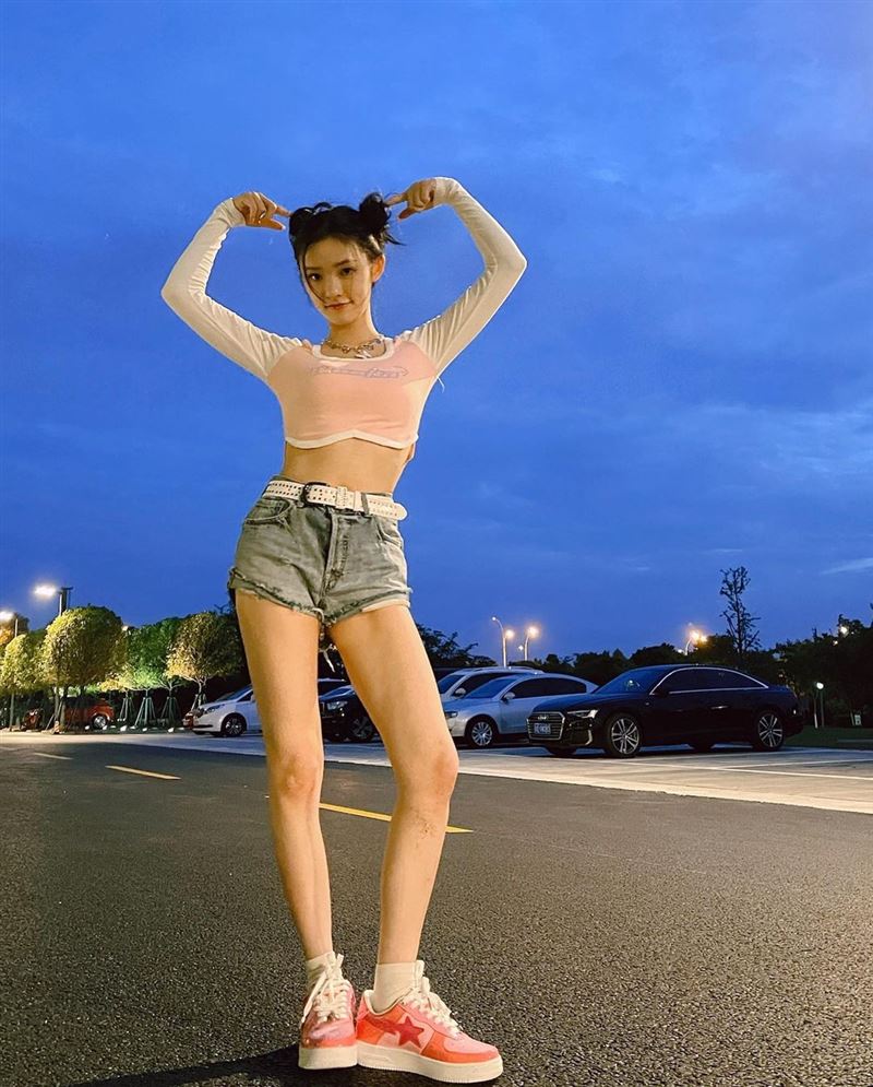 周星驰|难怪周星驰最宠爱她！25岁身材超惹火