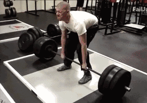 木棉说麻麻 女子在健身房遭男子“误砸”，瞬间倒地不起，网友：健身先健脑?！