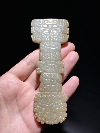 和田玉籽料|春秋 和田玉籽料 勾云纹 兽面纹 玉剑柄 柄形器