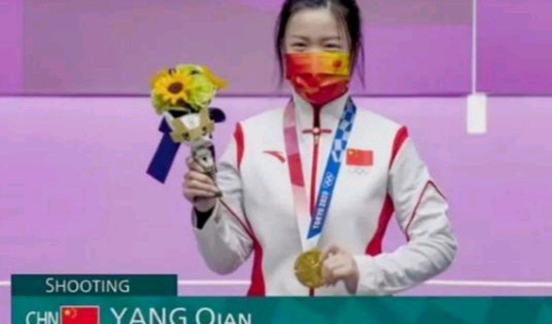饮食|杨倩一回家就能吃到妈妈做的油焖大虾了 冠军待遇就是不一样