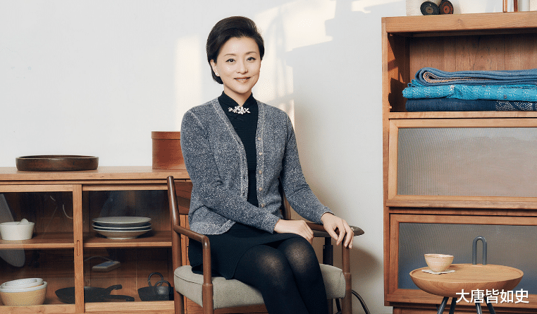 央视|从央视辞职和老公离婚，转身嫁给知名富豪，今52岁成亿万富婆！