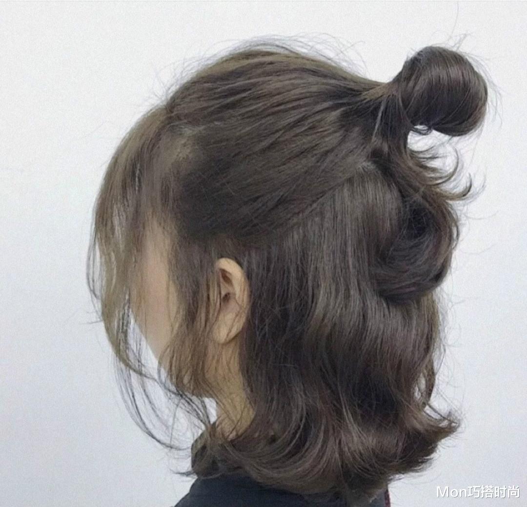 短发|夏天，短发的女生这么来扎发：半留半扎，简单利落又显脸小，好美