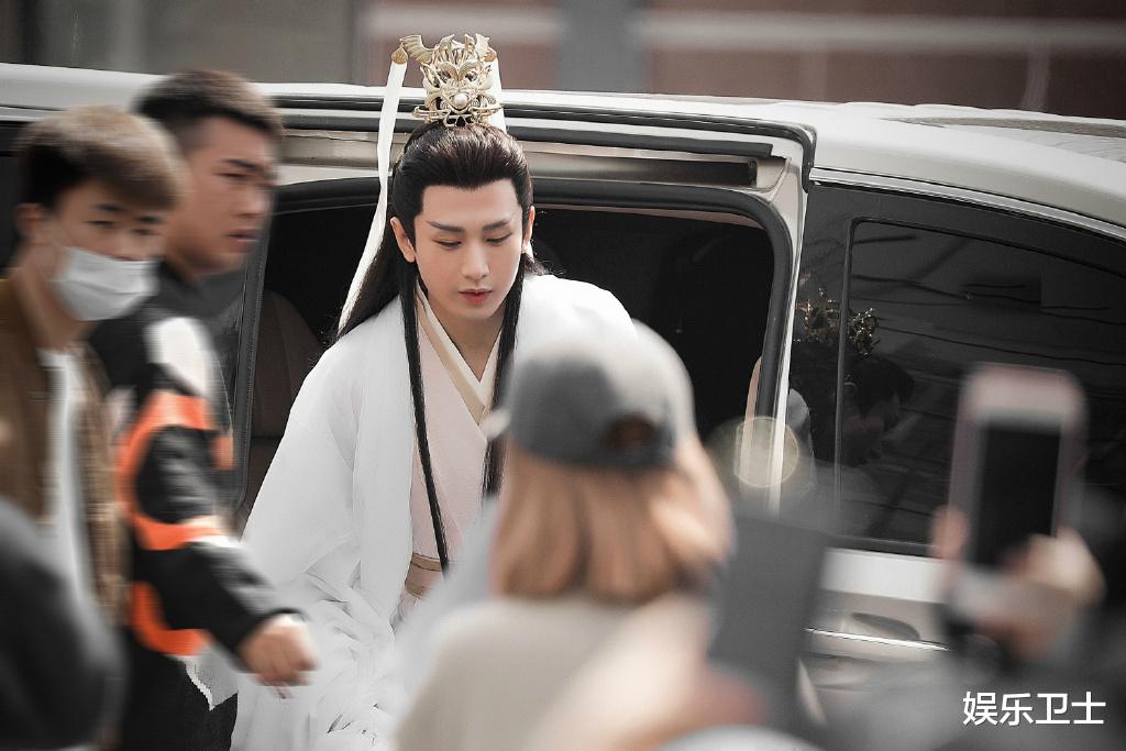 成毅|成毅实惨!《沉香如屑》停机布景拆除,景甜辞演后杨紫白鹿均拒绝合作男主