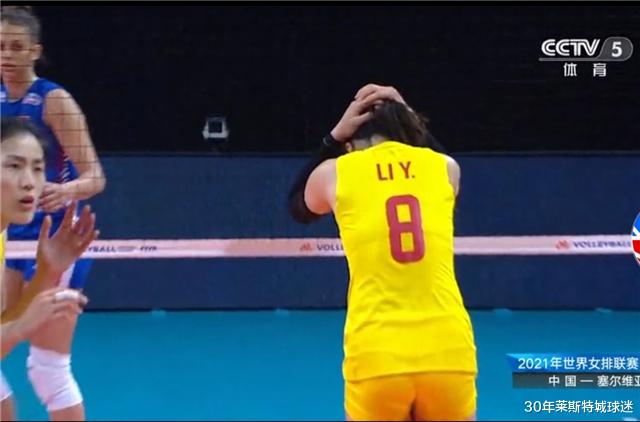 女排|对手都懵了！中国女排国手太业余，发球都不会了，直接砸队友头上