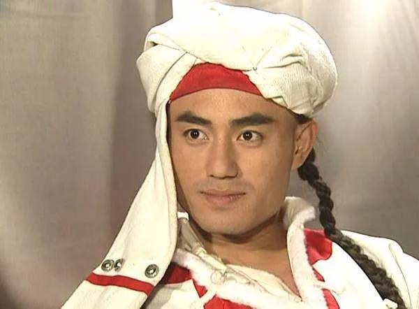 2000年刘丹车祸身亡,至死没等来前男友的爱,而蒙丹也已成家生娃