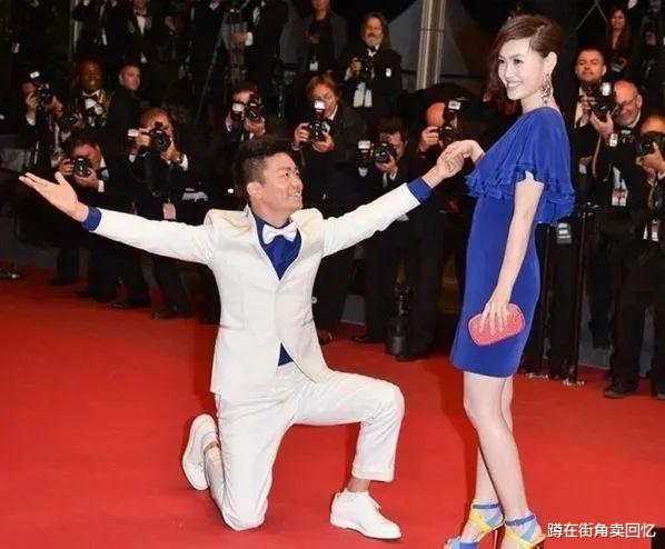 王宝强|王宝强再婚冲上热搜，新女友身份曝光，网友炸了：怎么是她？