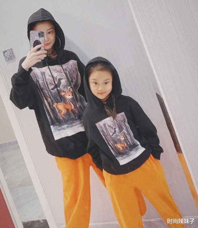 贾云馨|甜馨近照公开，彻底摆脱“丑娃”模样，像爸像妈不言而喻