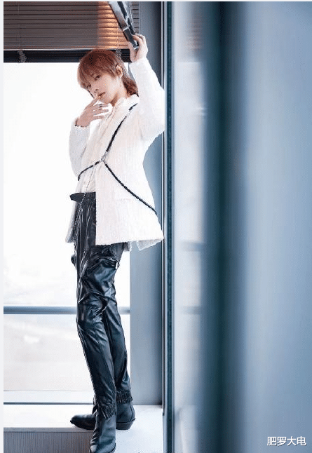 华晨宇|华晨宇新造型翻车？面部肿胀硅胶感太重，疑似撞脸杨紫？