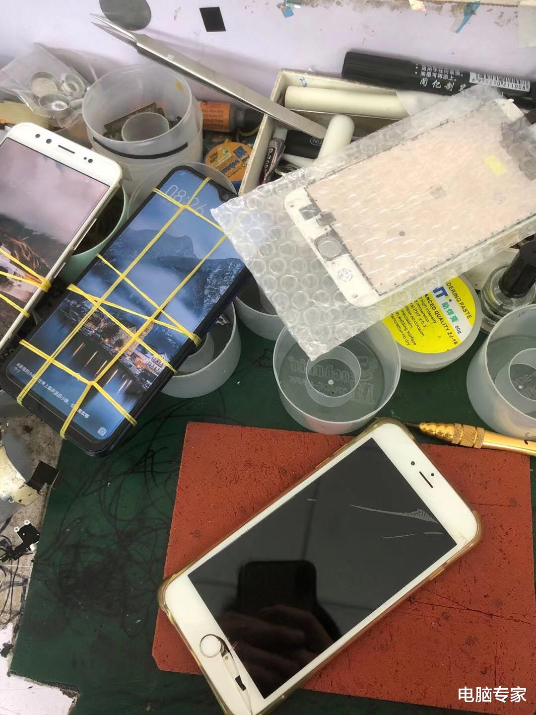 |客户手机掉进“老式”茅厕，拿店里维修，拒修还被客户一顿臭骂！