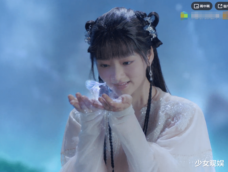 任敏|任敏露面酒会，脱离《玉骨遥》朱颜滤镜，路透下的颜值美到路人