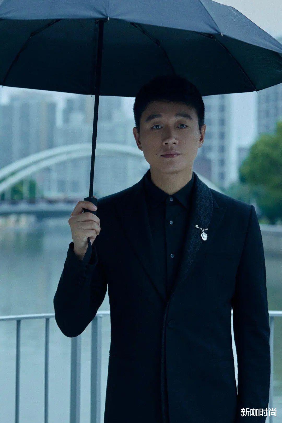 佟大为|佟大为上演“西装杀”，霸总气质藏不住，在白百何衬托下更潇洒